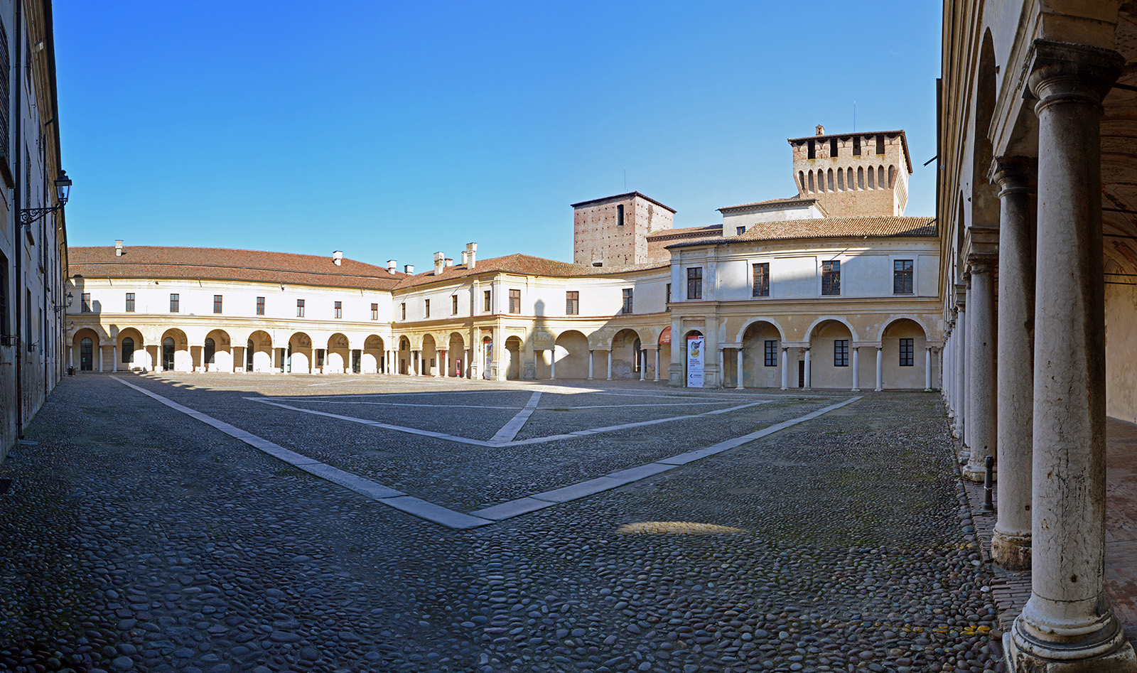PzaCastello_02_low
