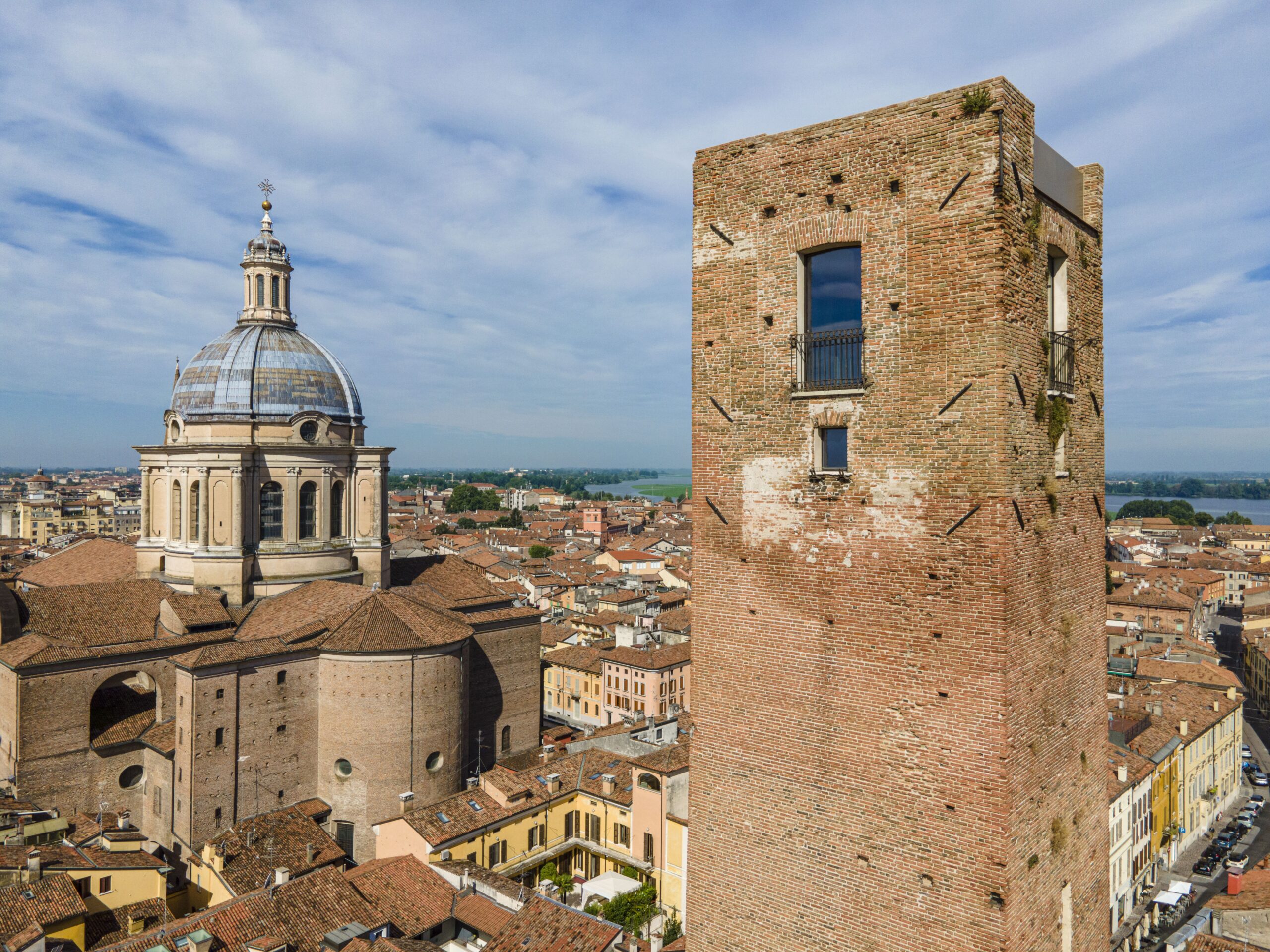 Torre della Gabbia e vista città